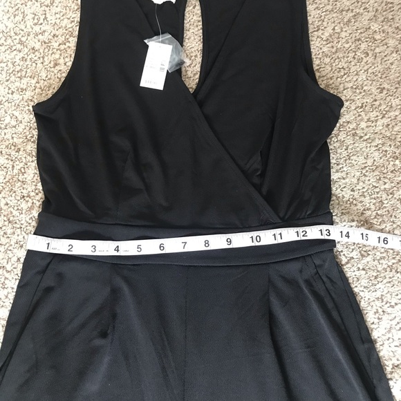 Black V-Neck Pocket Jumpsuit 🔥Summer Sale🔥 - Picture 4 of 10